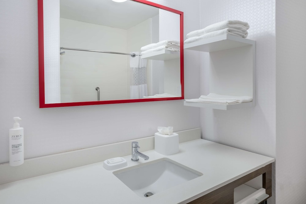 Hampton Inn Sanford - photo 28