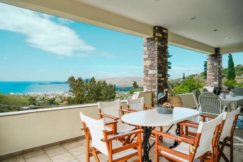 Castello Villa — 4-Star Luxury Hotel in Karystos, Greece