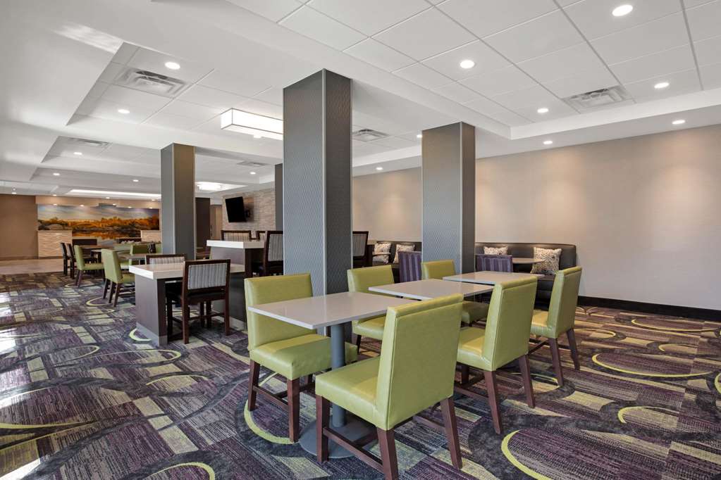 La Quinta Inn & Suites by Wyndham Rancho Cordova Sacramento - photo 43