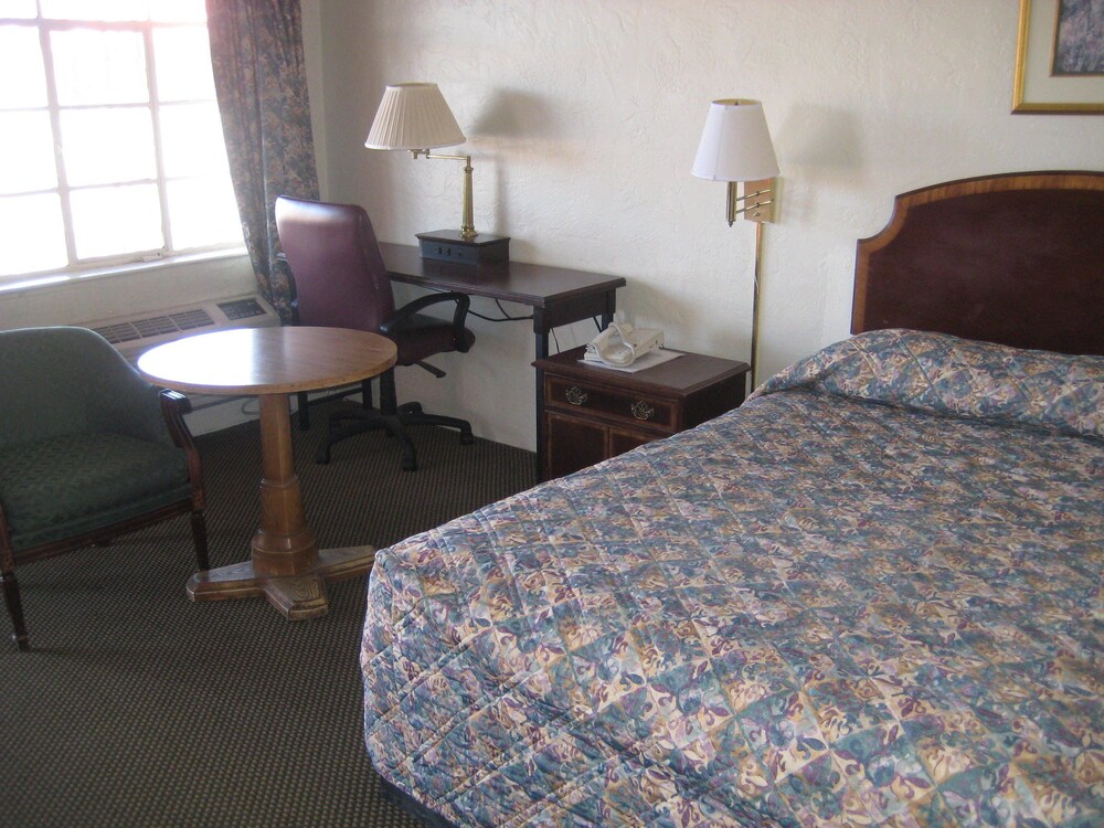 El Capitan Motel - photo 32