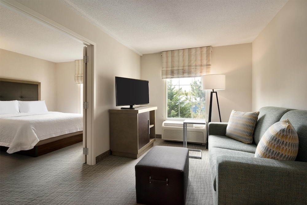 Hampton Inn & Suites Newport Middletown - photo 32