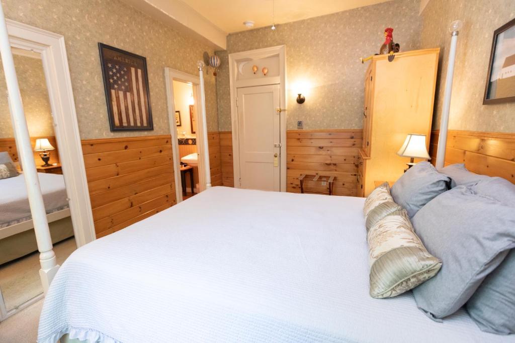 Waybury Inn - photo 3