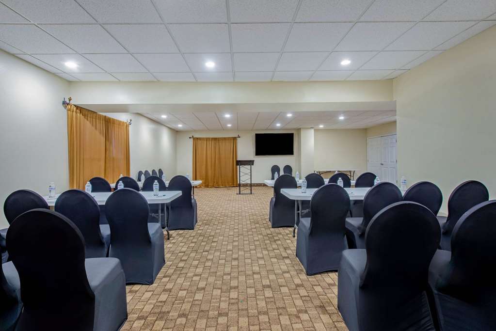 La Quinta Inn & Suites by Wyndham Lexington Park Patuxent - photo 27