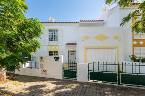 Cozy 3 BDR House Duplex With Patio by LovelyStay — 4-Star Luxury Hotel in Vila Real De Santo Antonio, Portugal