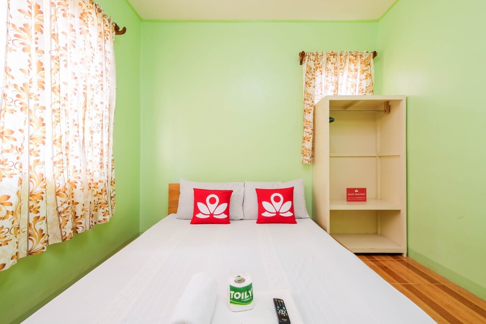 ZEN Rooms Basic Replica Manor Siquijor in Siquijor, Philippines