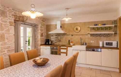 Amazing Home In Liznjan With Kitchen — Liznjan — photo 3