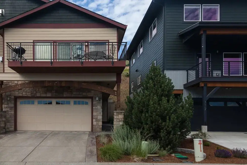 River Scene 30 Night Minimum — 4-Star Luxury Hotel in White Salmon, United States