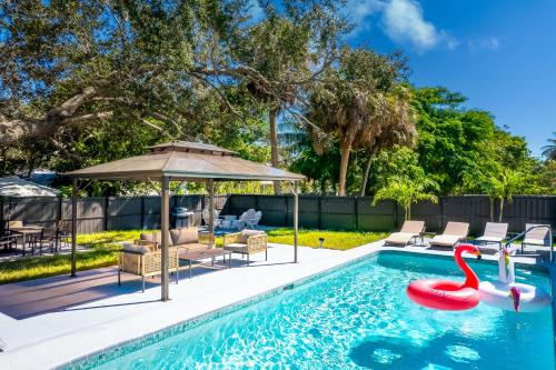 When in Naples Heated Pool Villa Attached to one more Villa 3miles to the beach — 4-Star Luxury Hotel in Naples, United States