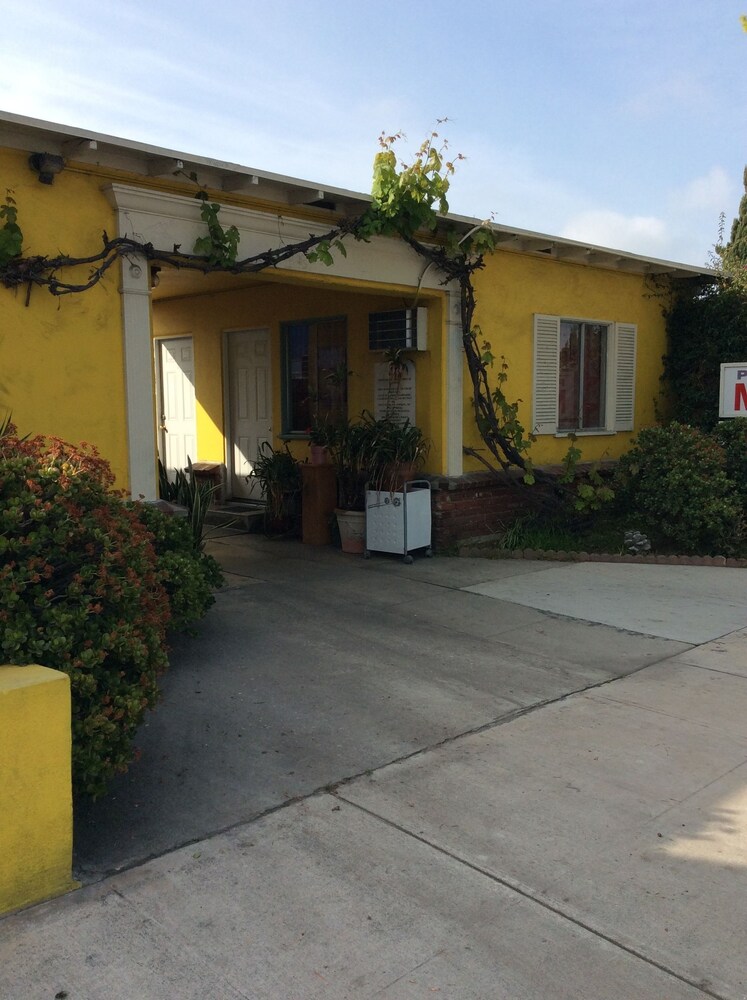 Pavilions Motel - photo 29