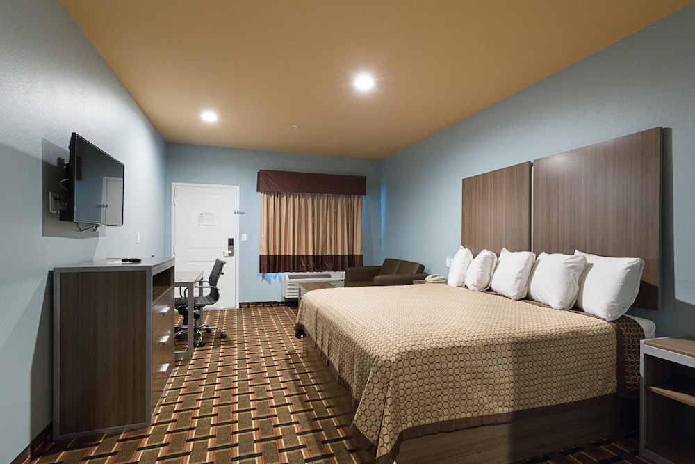Scottish Inns & Suites - photo 13