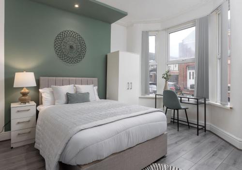 Entire 4 Bedroom House Ev Point & Free Parking — 4-Star Luxury Hotel in Liverpool, United Kingdom