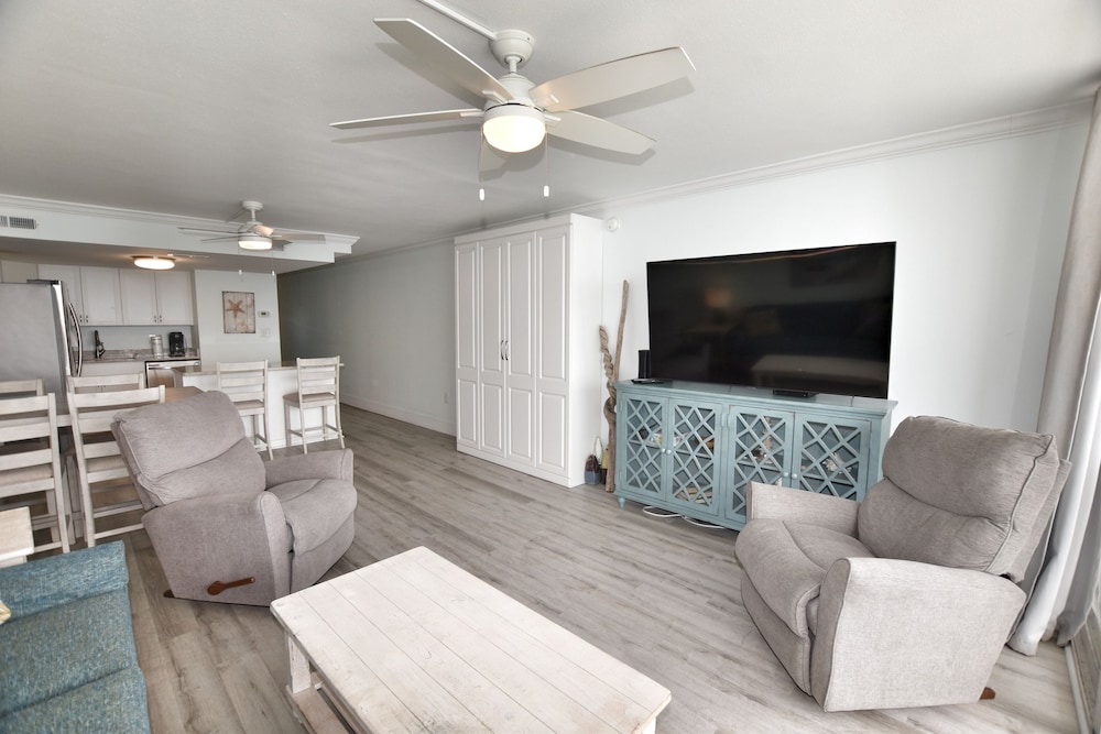 1109 Waters Edge Resort 1 Bedroom Condo by RedAwning - photo 15