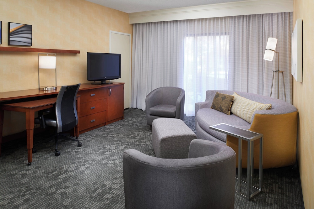Courtyard by Marriott Detroit Livonia - photo 27