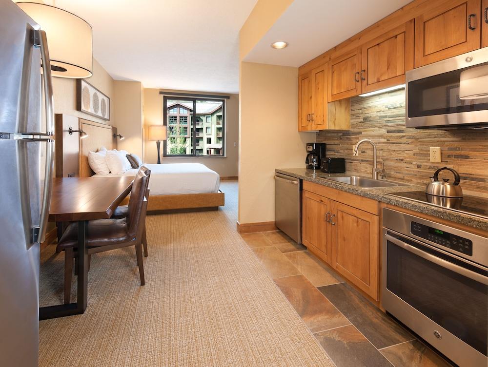 Grand Summit Hotel — 4-Star Luxury Hotel in Bridgeport, United States