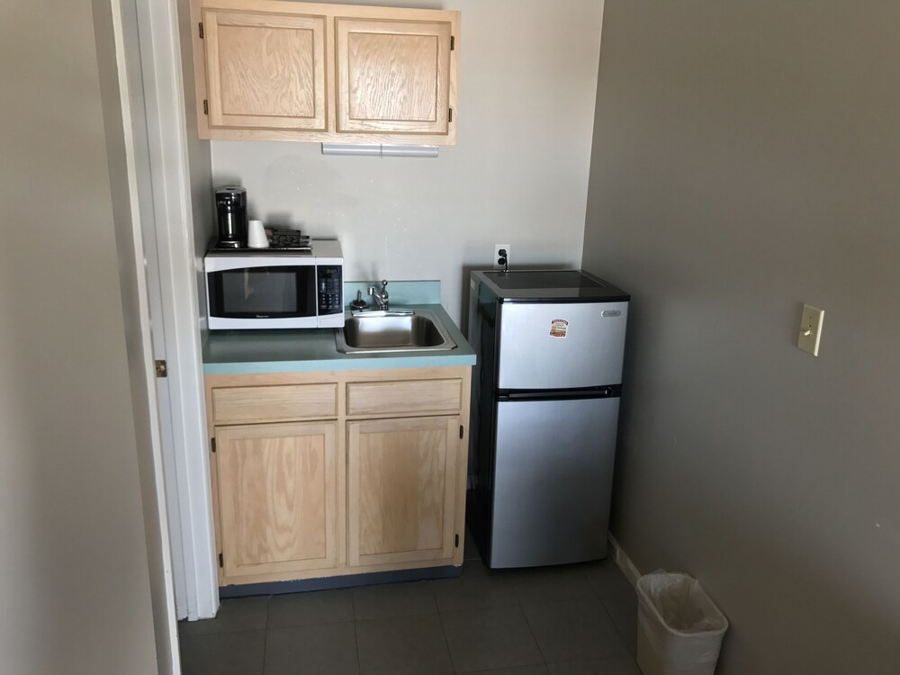 Travelers Inn And Suites - photo 3