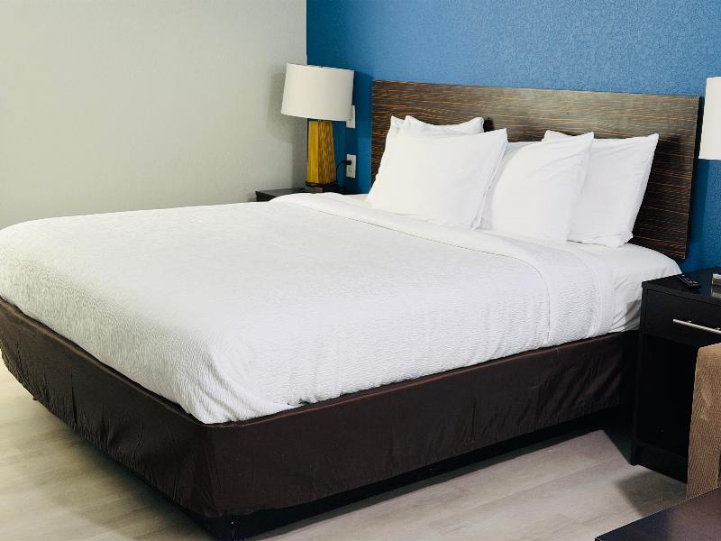 Hallmark Inn and Suites - photo 12