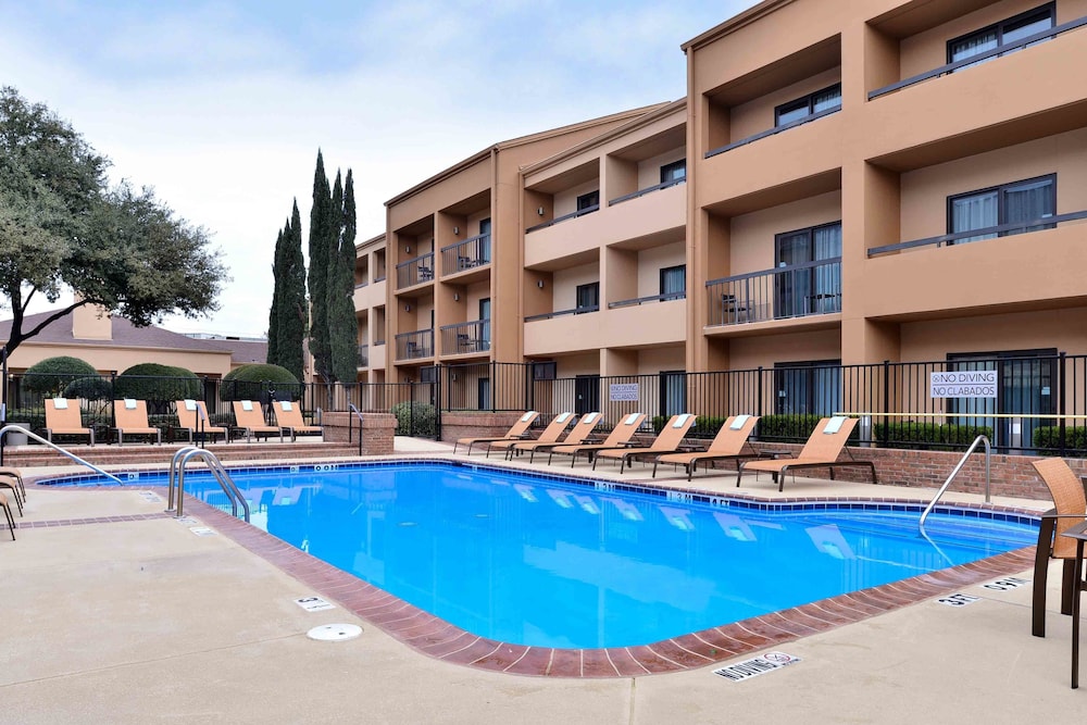 Courtyard by Marriott Dallas Northwest - photo 16