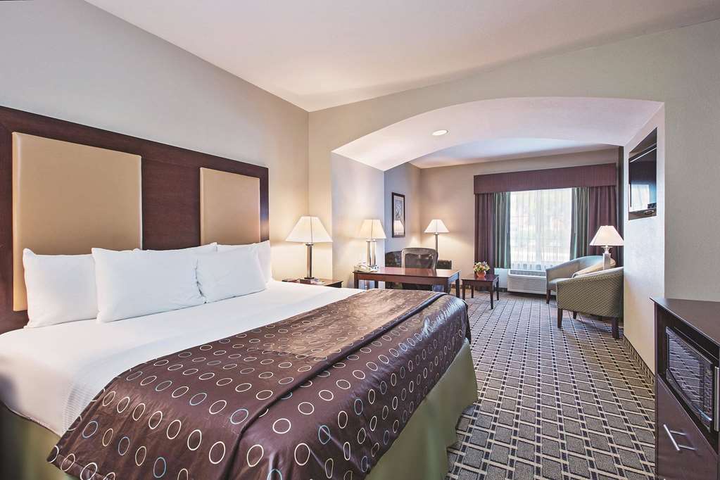 La Quinta Inn & Suites by Wyndham Lancaster - photo 8