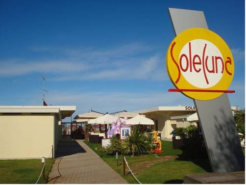 Domki Zielony Winiec Mazury — hotel in Winsko