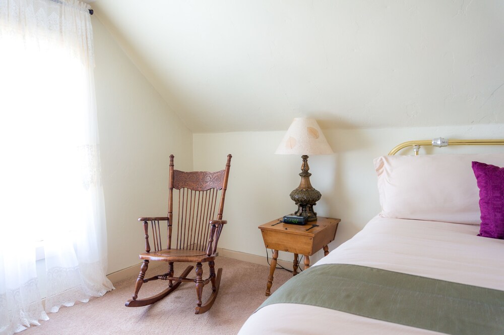 Indiana Jones Bed & Breakfast - photo 7