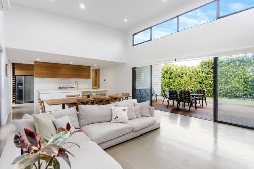 Greenview Luxe Sleeps 7 Deck & Firepit - carbon neutral hotel in Ocean Grove