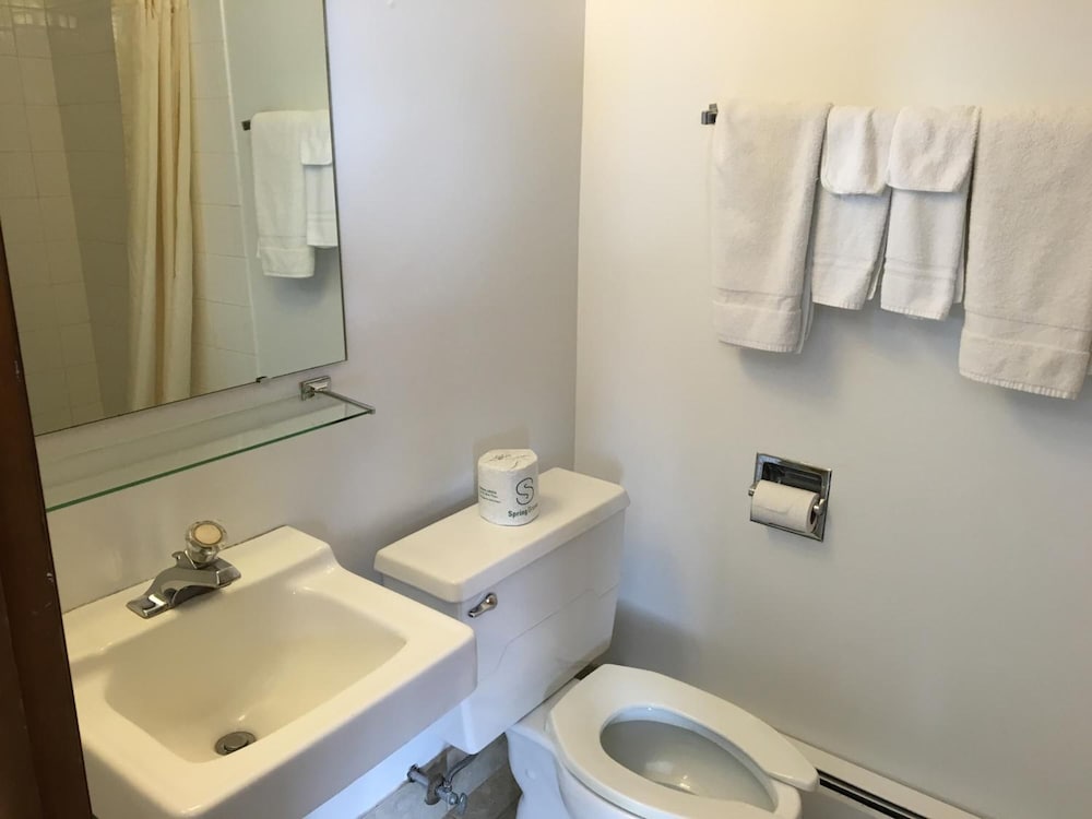 Coho Motel and Suites - photo 22