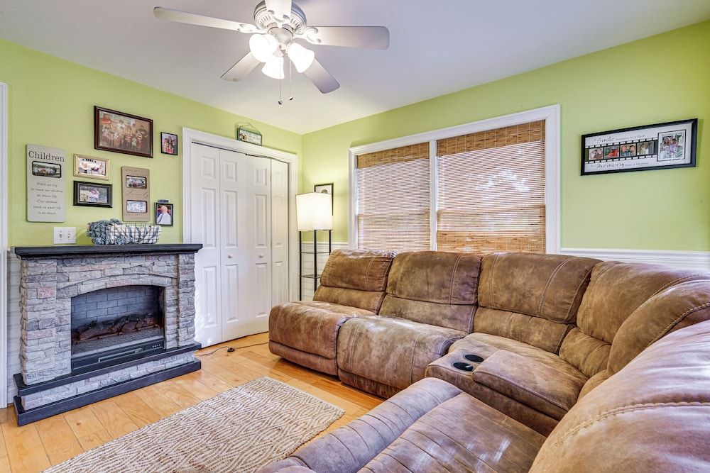 Walk to Beach: Gem w Pool & Spa in Isle of Palms - photo 12
