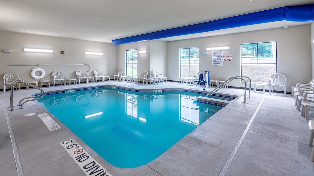 Cobblestone Hotel & Suites Hartford - photo 35