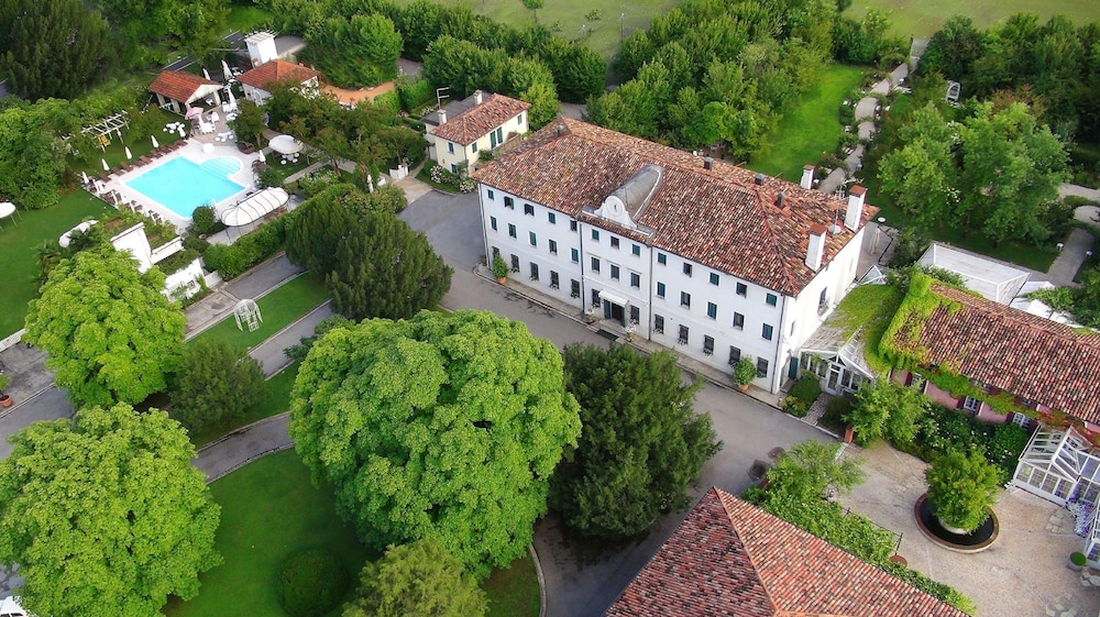 Villa Foscarini Cornaro — 5-Star Luxury Hotel in Gorgo Al Monticano, Italy