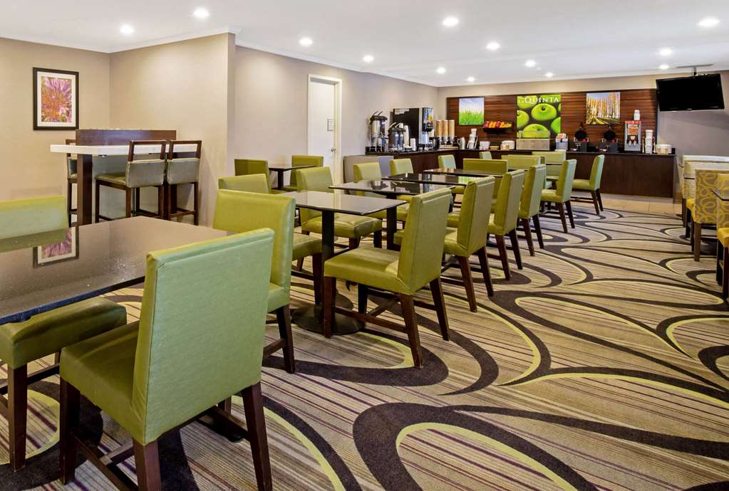 La Quinta Inn & Suites by Wyndham Harrisburg Airport Hershey - photo 25
