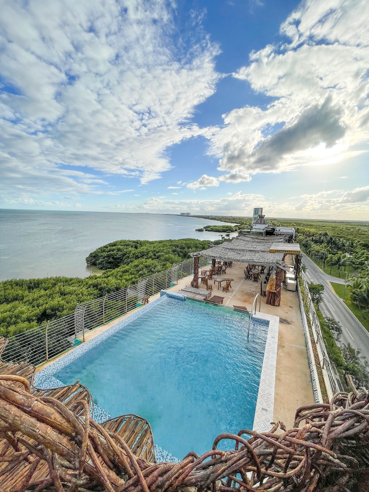 Rooftop pool