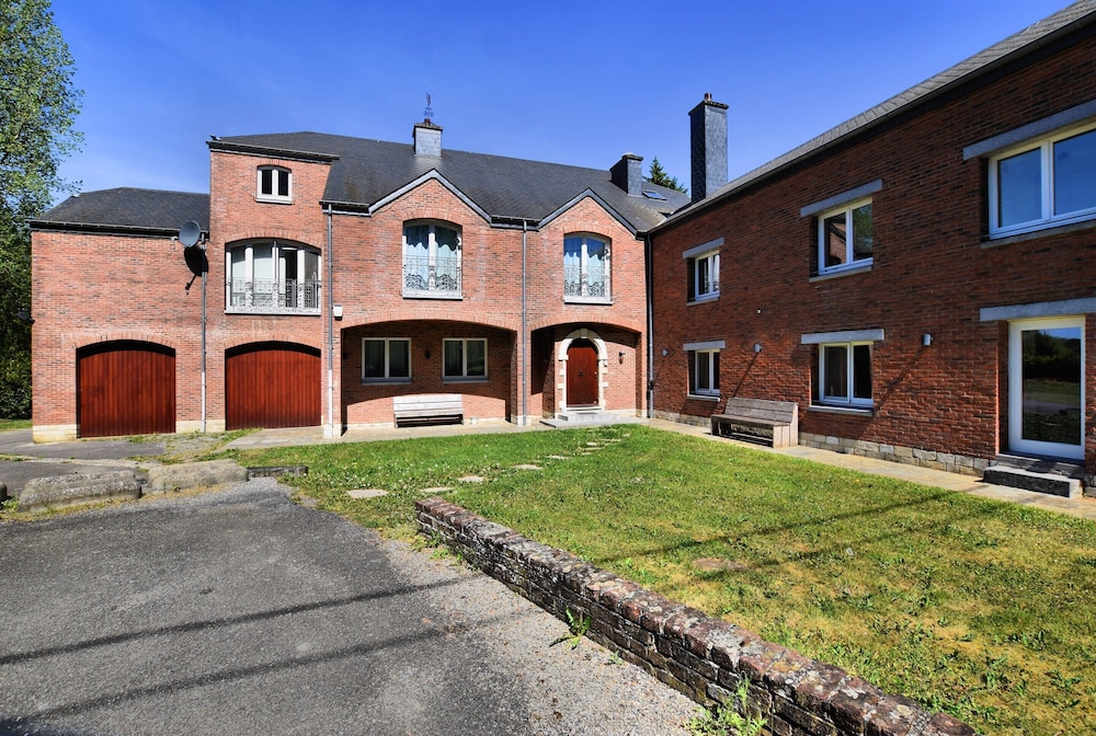 Holiday Cottage on the Banks in Durbuy — 4-Star Luxury Hotel in Durbuy, Belgium