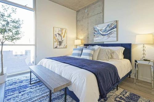 Loft Lv8 Elegant Urban Oasis in Downtown Vegas