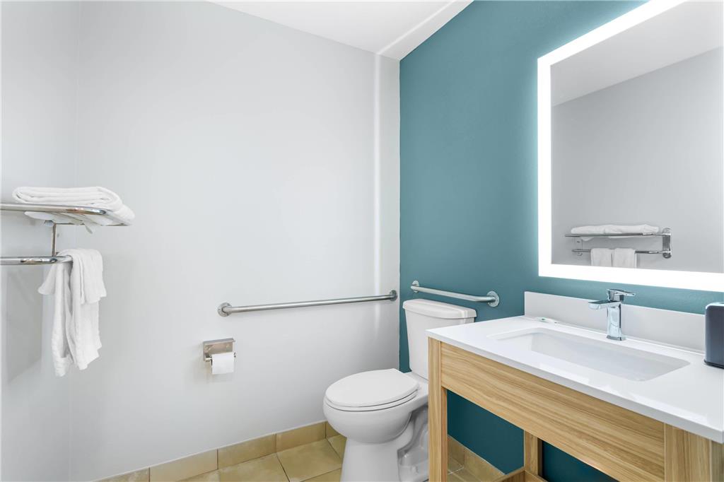 Quality Inn & Suites - photo 22