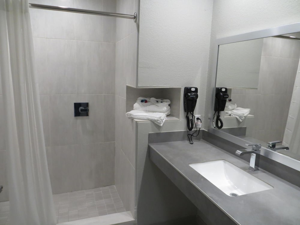 Crystal Inn Sugar Land - photo 16