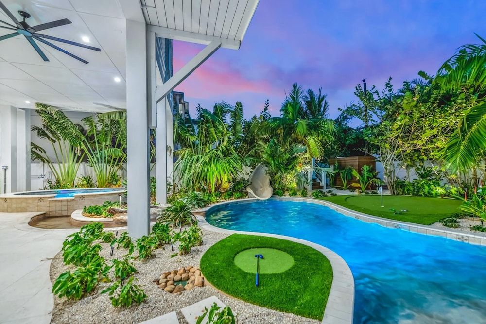 The Plaza pet-friendly hotel Siesta Key