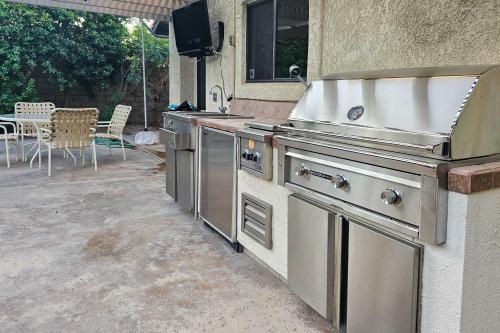Luxury Living in La Quinta Home with Heated Pool — 4-Star Luxury Hotel in La Quinta, United States