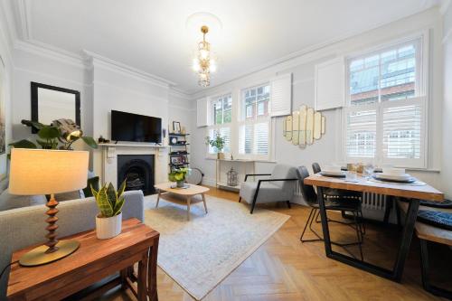Luxury Apartment in Battersea Park & Power Station — 4-Star Luxury Hotel in London, United Kingdom