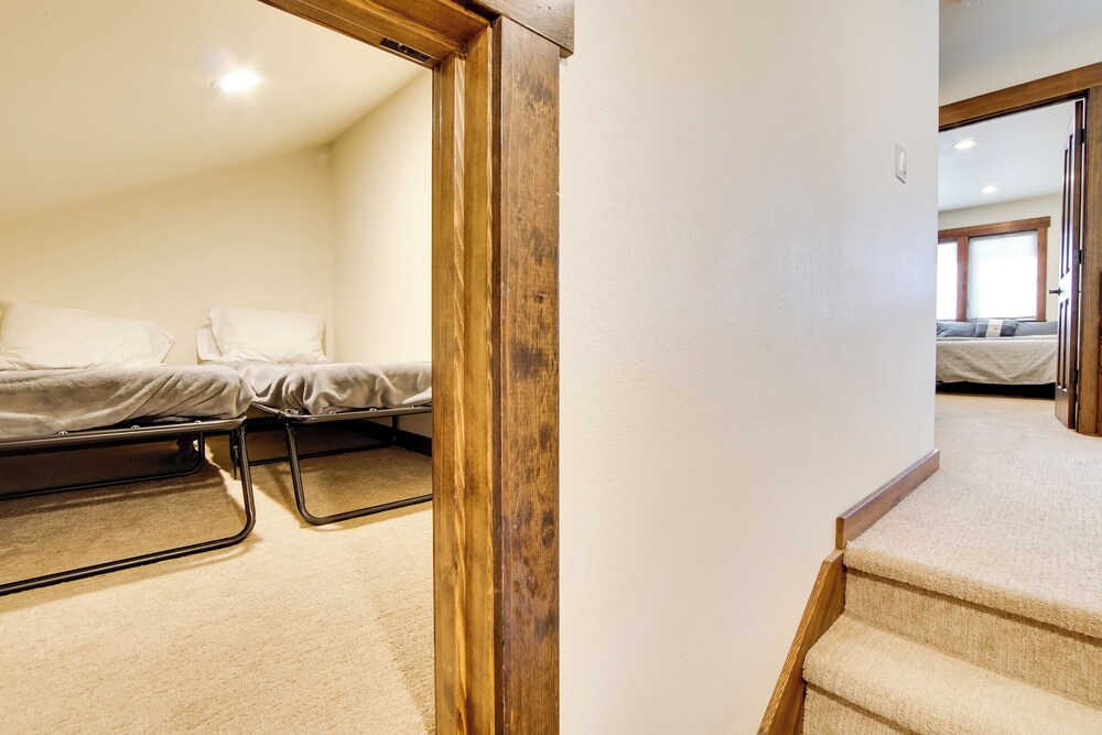 Suncadia Resort Townhome with Grill and Fireplace - photo 10