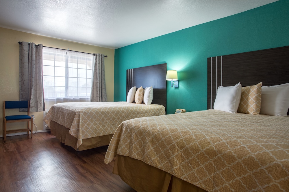 Pinn Road Inn and Suites - photo 17