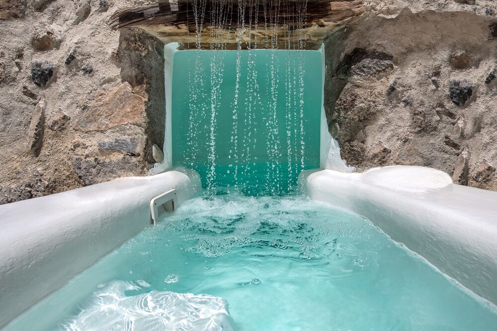 Dandy Cave Villa Private Luxurious Waterfall Pool Hot Tub — 4-Star Luxury Hotel in Emporio, Greece