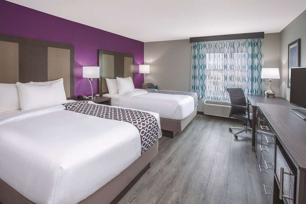 La Quinta Inn & Suites by Wyndham Effingham - photo 10