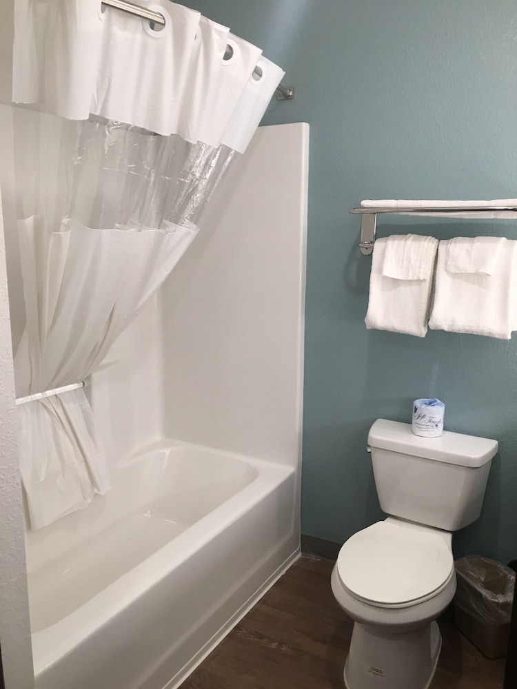 WoodSpring Suites Orlando International Drive - photo 32