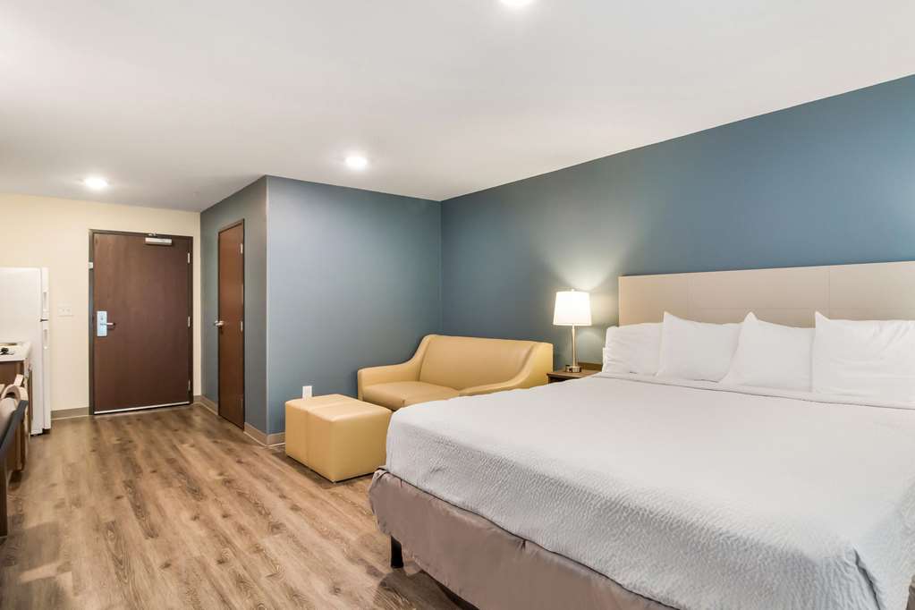 WoodSpring Suites Lake Jackson - photo 12