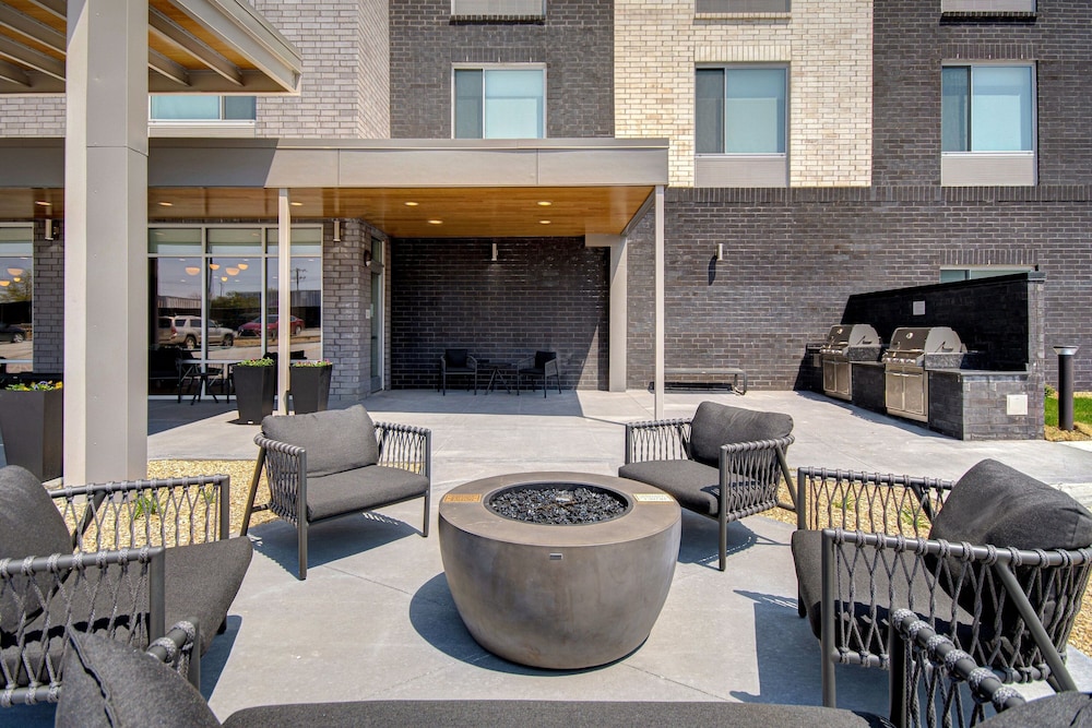 TownePlace Suites by Marriott Cincinnati Airport South - photo 32