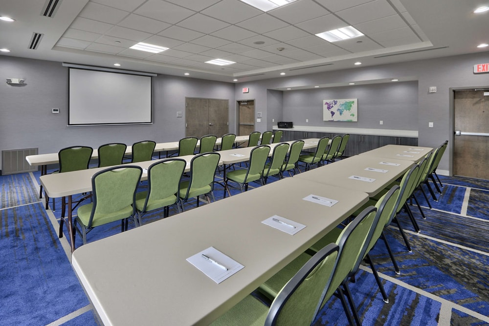 Hampton Inn & Suites Guthrie - photo 42