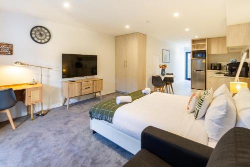 Bright & New Studio Unit Walk to Town — 4-Star Luxury Hotel in Christchurch, New Zealand