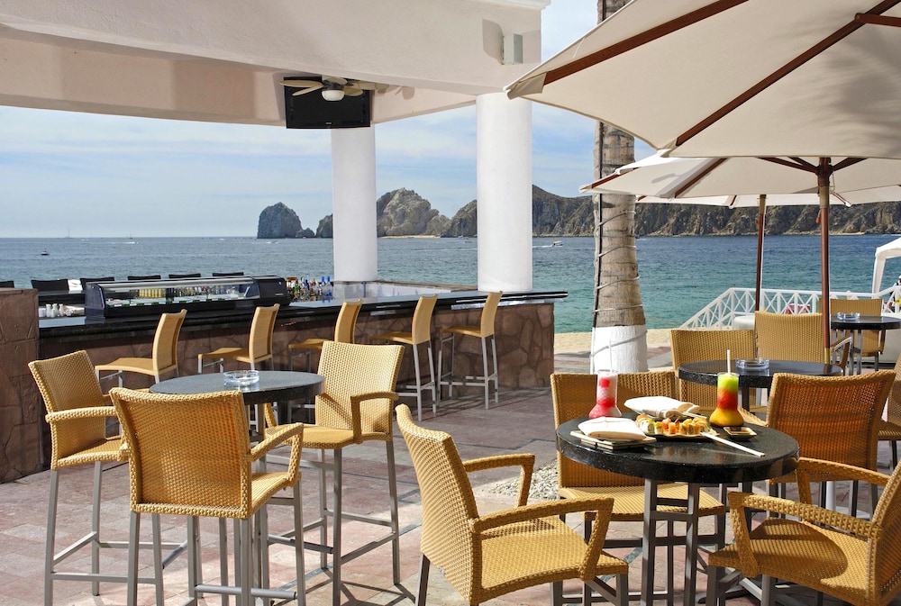 Poolside bar