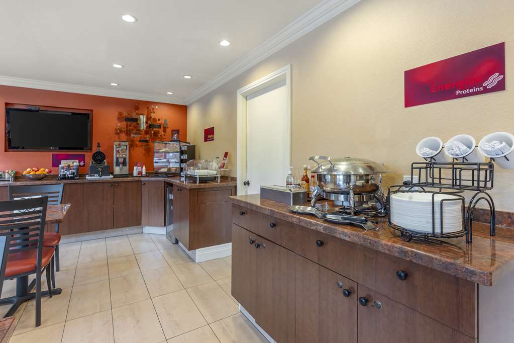 Best Western Plus Airport Plaza - photo 15