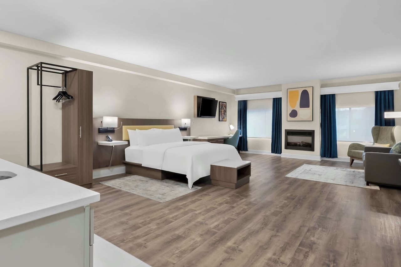 Quality Suites — hotel in Tinton Falls